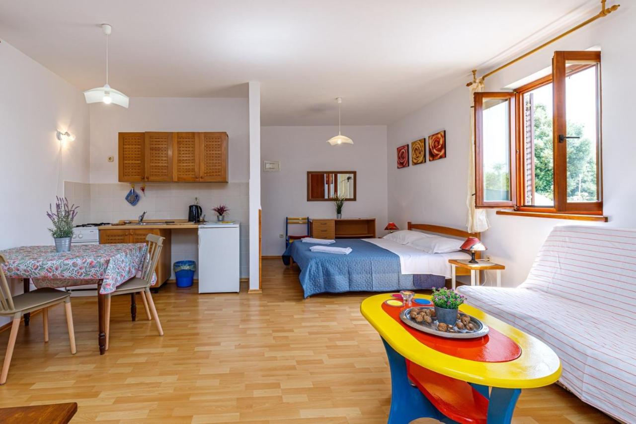 Apartments Pernar Porec Exterior photo
